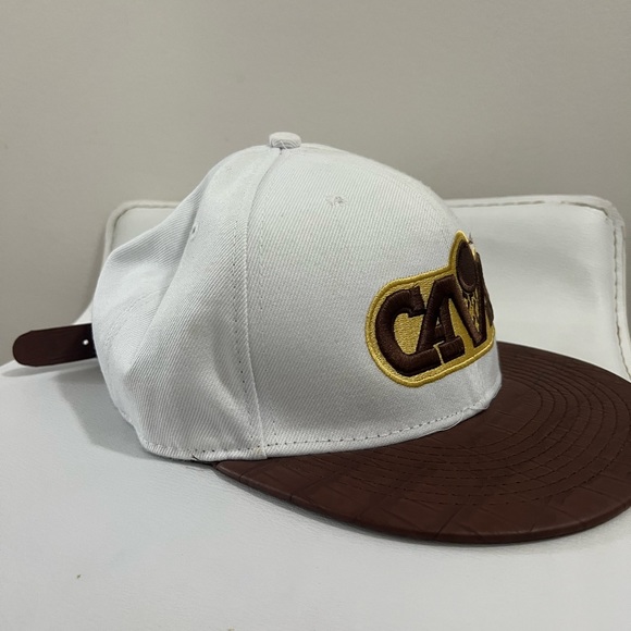 Cavs Snapback Hat White - Picture 5 of 6